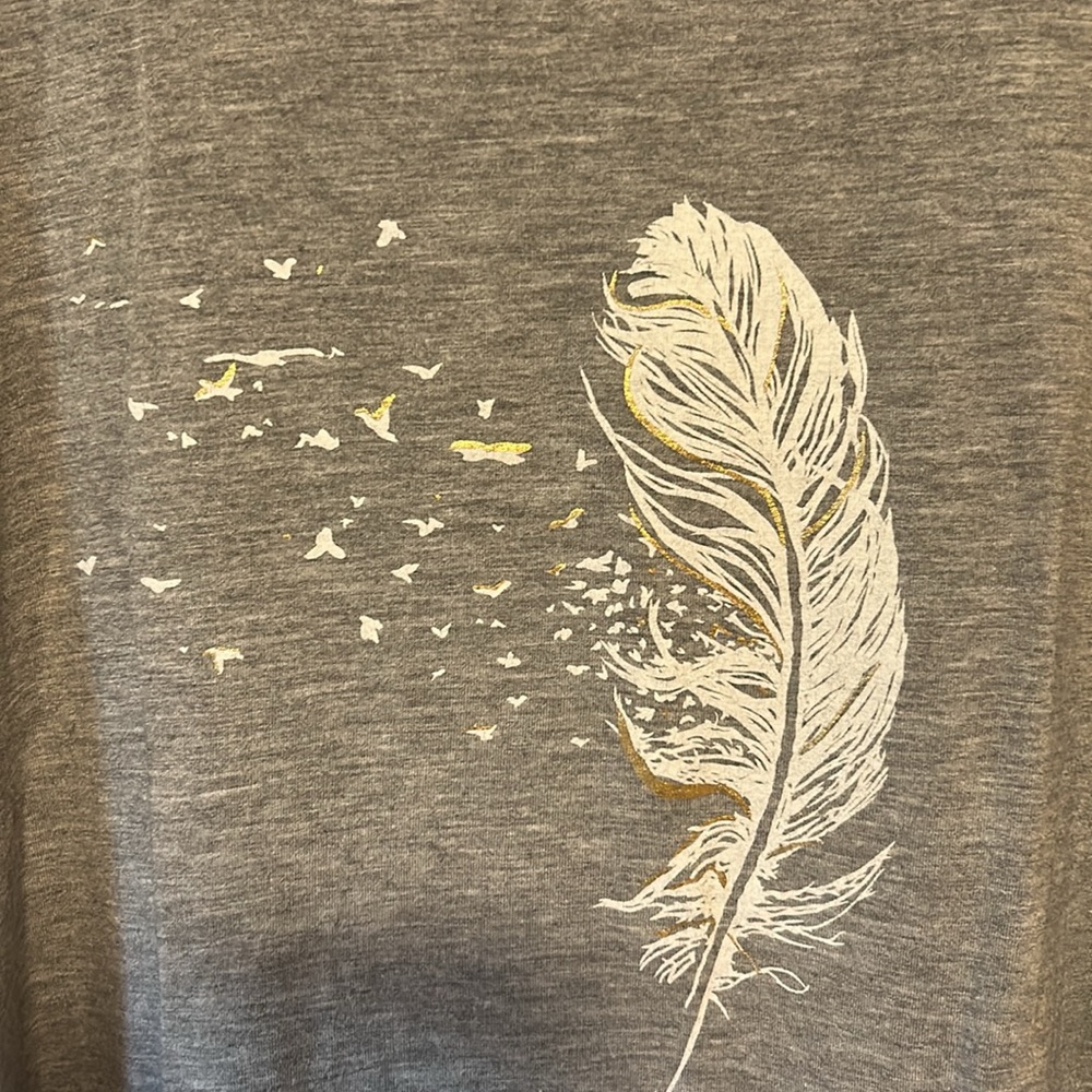 Zobha gray feather tee short tank top Medium